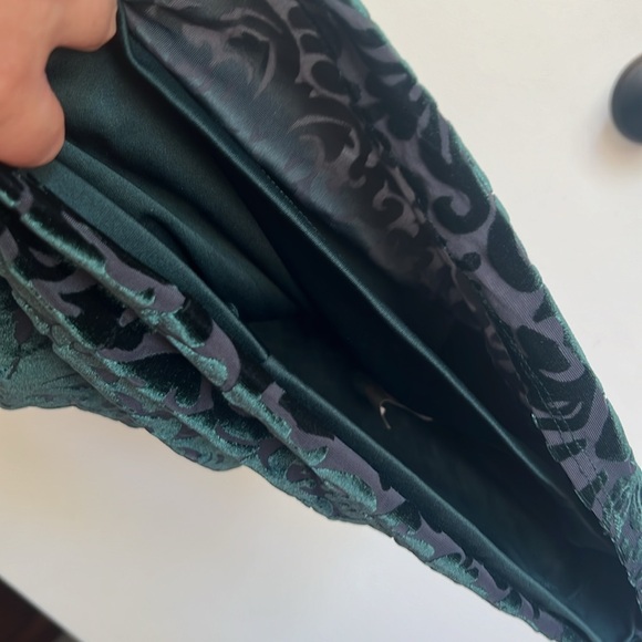 Emerald green, velvet patterned body con dress - Picture 5 of 9